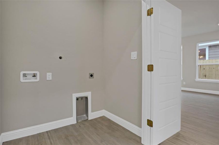 Spacious, unfurnished interior of a new home in , Granbury (Image 21).