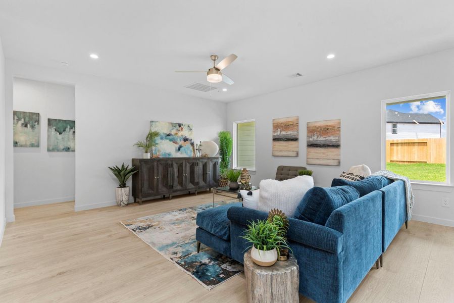 Furnished interior view inside a new home in Tamarron, Fulshear (Image 18). Furnished interior view inside a new home in Tamarron, Fulshear (Image 18).