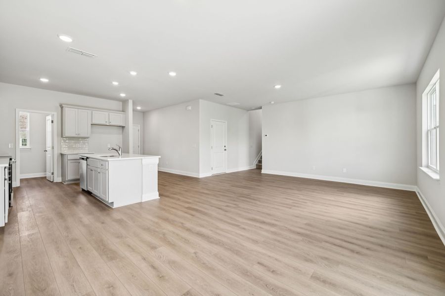 Representative unfurnished interior of a home built from the Brentley by Ashton Woods in Cades Bluff, Lebanon (Image 10).