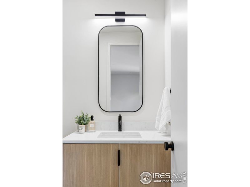 Guest bath. Guest bath.