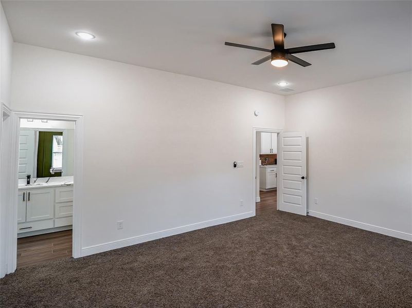Spacious, unfurnished interior of a new home in , Dallas (Image 14).