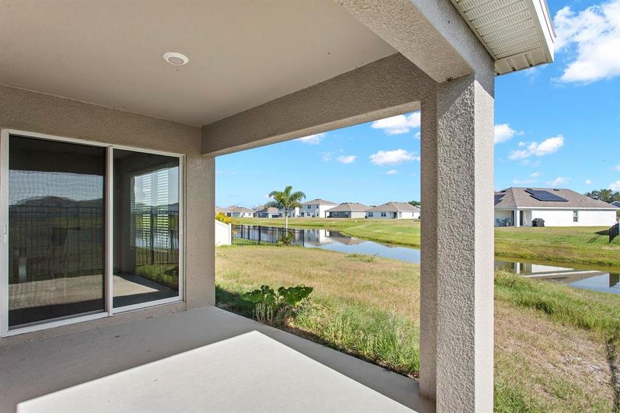 Exterior details and patio area of a home in Mandarin Grove, Palmetto (Image 3).