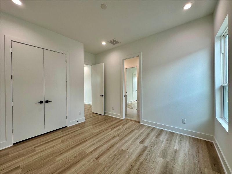 Spacious, unfurnished interior of a new home in , Missouri City (Image 32). Spacious, unfurnished interior of a new home in , Missouri City (Image 32).