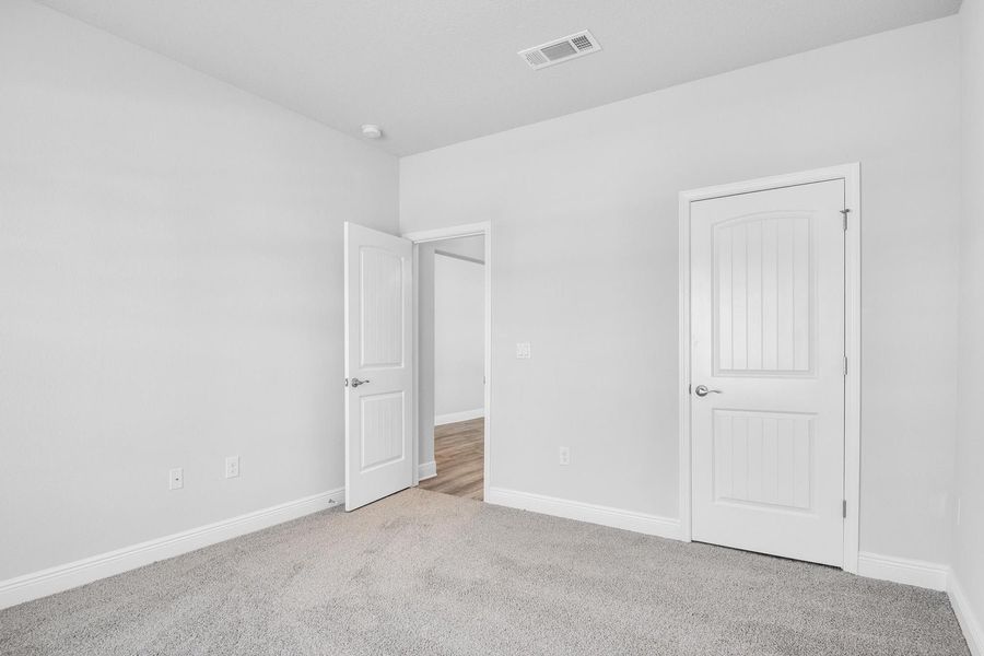 Spacious, unfurnished interior of a new home in The Bluffs at Lafayette, Freeport (Image 16).
