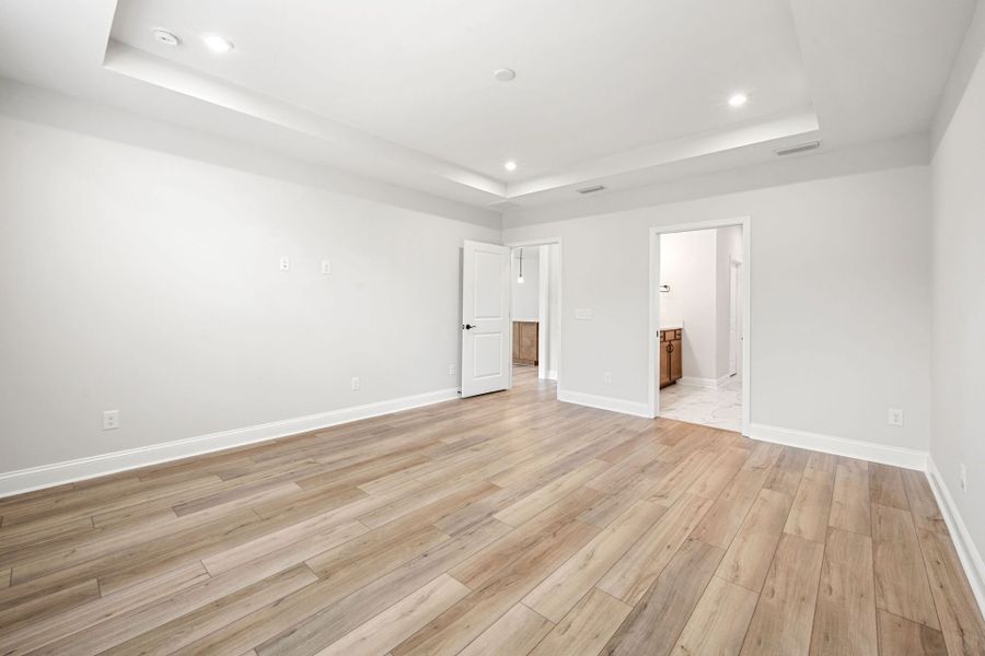 Spacious, unfurnished interior of a new home in Waterways, Richmond Hill (Image 21).