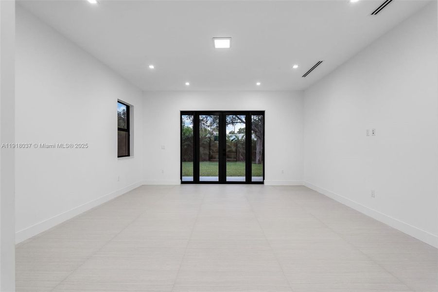 Spacious, unfurnished interior of a new home in , Cutler Bay (Image 74).