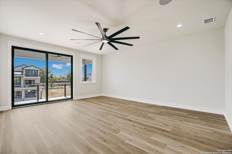 Spacious, unfurnished interior of a new home in , Kingsland (Image 21).
