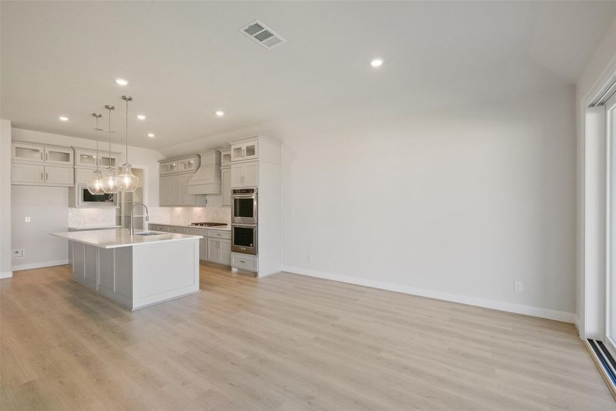 Spacious, unfurnished interior of a new home in Sienna 65', Missouri City (Image 41).