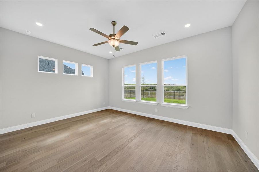 Spacious, unfurnished interior of a new home in Walsh Ranch, Fort Worth (Image 27).