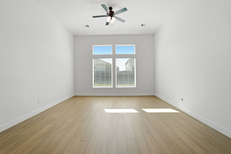 Spacious, unfurnished interior of a new home in Pecan Estates, Crosby (Image 30).