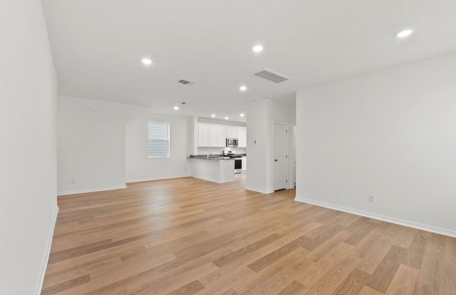 Spacious, unfurnished interior of a new home in Larson Crossing, Elgin (Image 43).