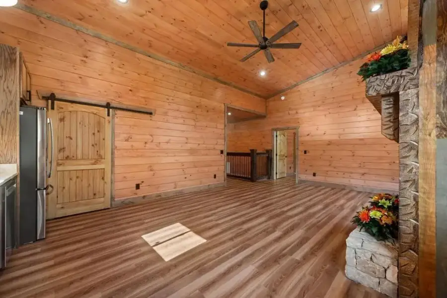 Spacious, unfurnished interior of a new home in , Blue Ridge (Image 15).