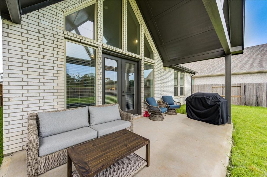 Exterior details and patio area of a home in Sienna 45', 50', Missouri City (Image 4).