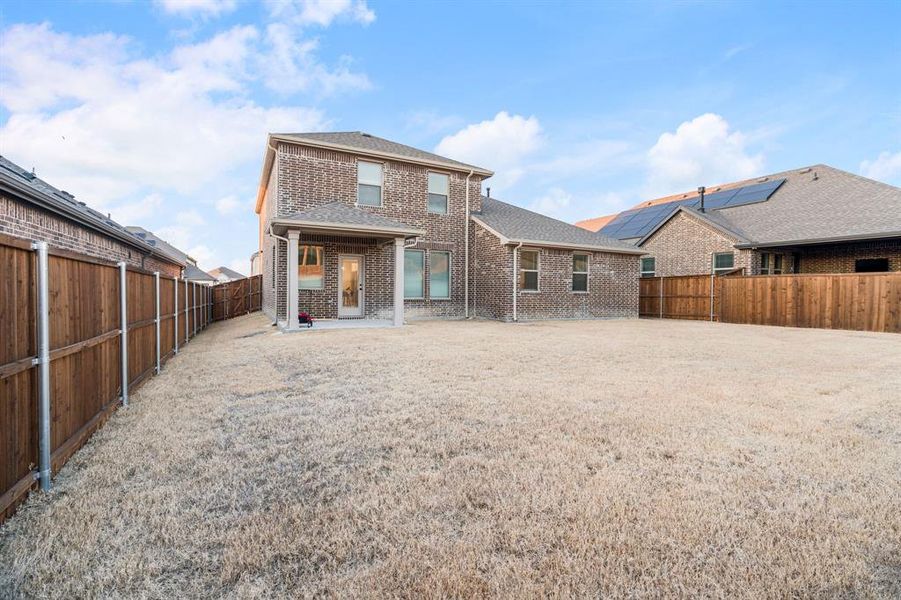 Exterior details and patio area of a home in Gateway Parks, Forney (Image 25).