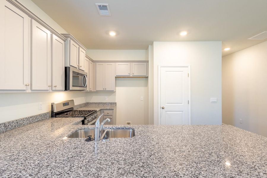 Spacious, unfurnished interior of a new home in Pine Hills at Cane Bay, Summerville (Image 19).
