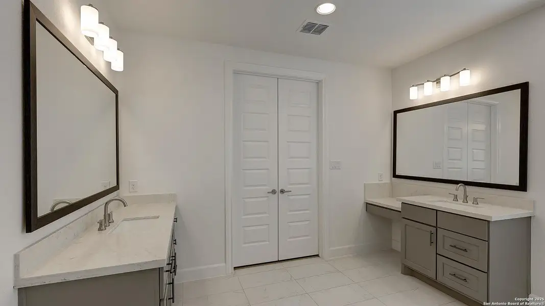 Furnished interior view inside a new home in The Dominion 70', San Antonio (Image 6). Furnished interior view inside a new home in The Dominion 70', San Antonio (Image 6).