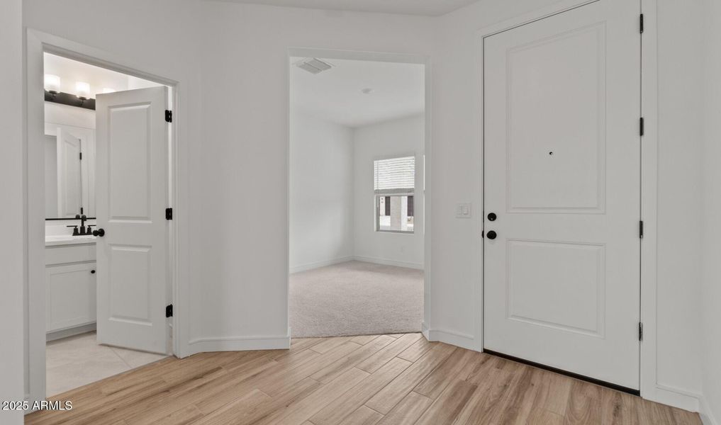 LS Lot #91 Entryway (Large) LS Lot #91 Entryway (Large)