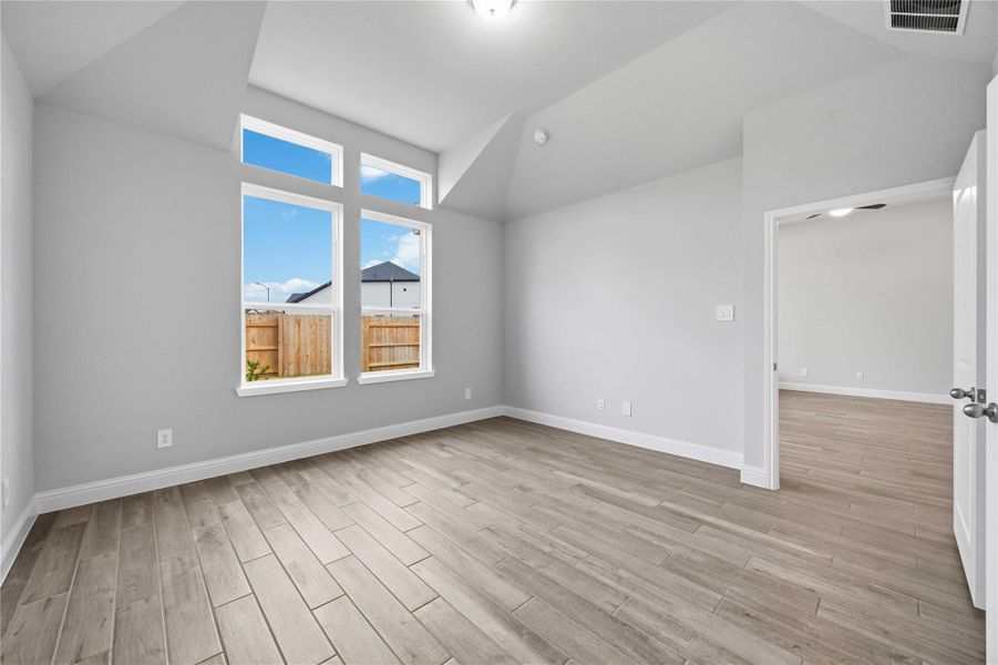 Spacious, unfurnished interior of a new home in Elyson, Katy (Image 25).