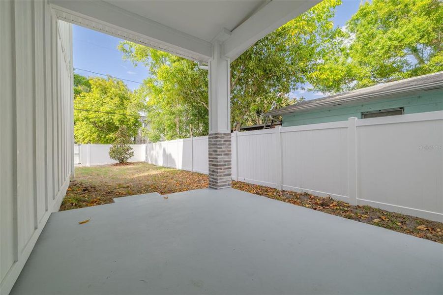 Exterior details and patio area of a home in , St. Petersburg (Image 28).