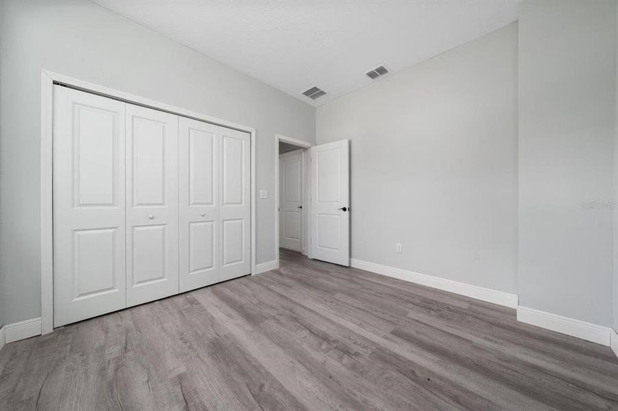 Spacious, unfurnished interior of a new home in , Ocala (Image 8).