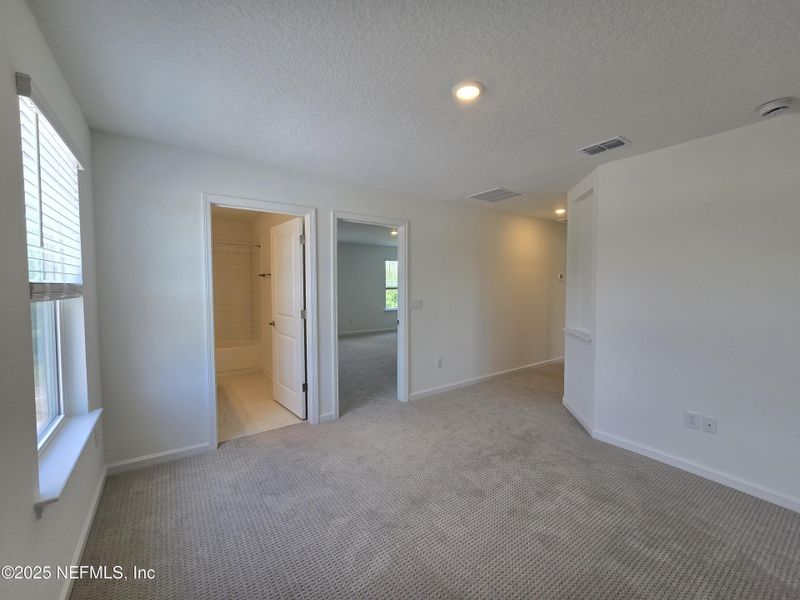 Spacious, unfurnished interior of a new home in Hyland Trail, Green Cove Springs (Image 30). Spacious, unfurnished interior of a new home in Hyland Trail, Green Cove Springs (Image 30).
