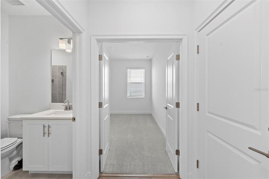 Spacious, unfurnished interior of a new home in , St. Petersburg (Image 18).