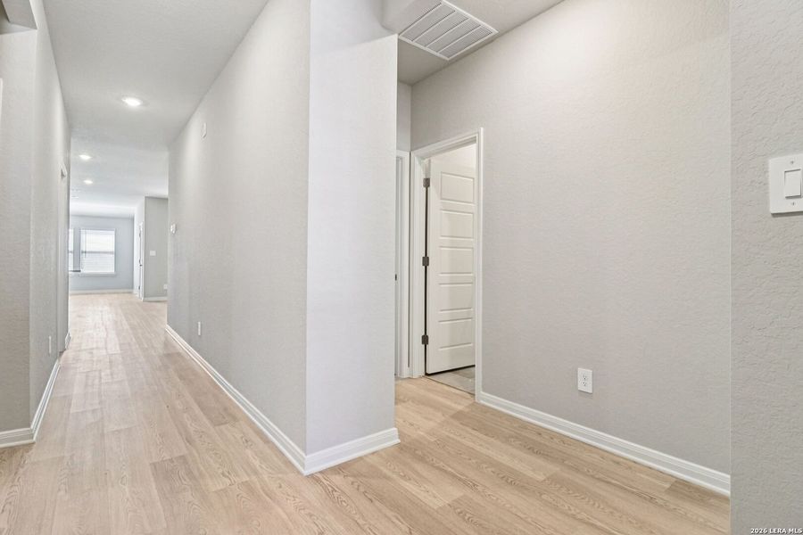 Spacious, unfurnished interior of a new home in Catalina, Converse (Image 35).