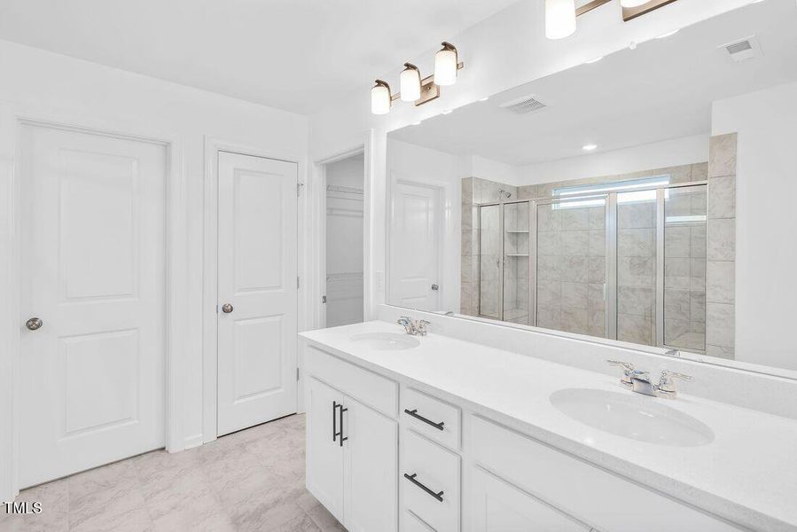 silverstone-bedford-lot-371-bathroom-02