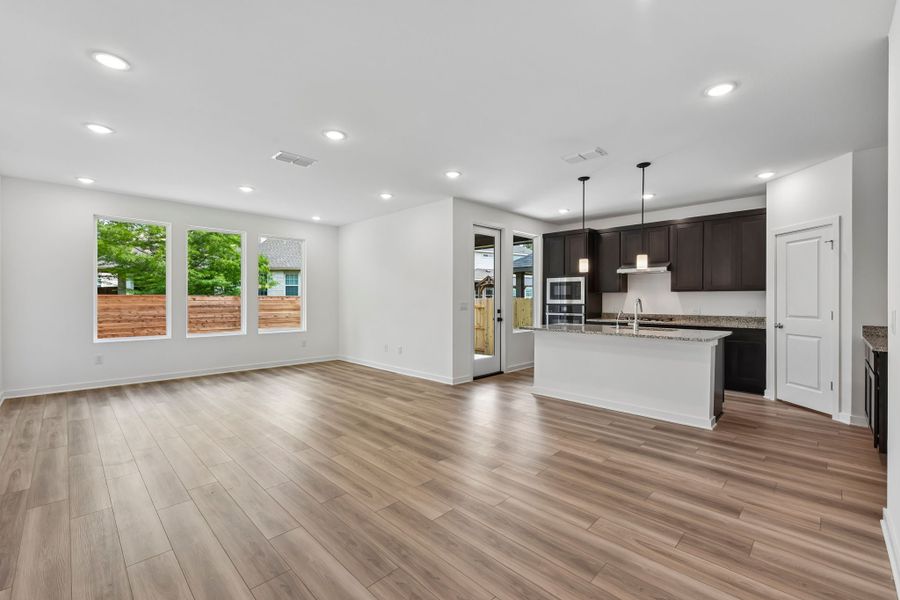 Spacious, unfurnished interior of a new home in Parkton Square, Kyle (Image 15).