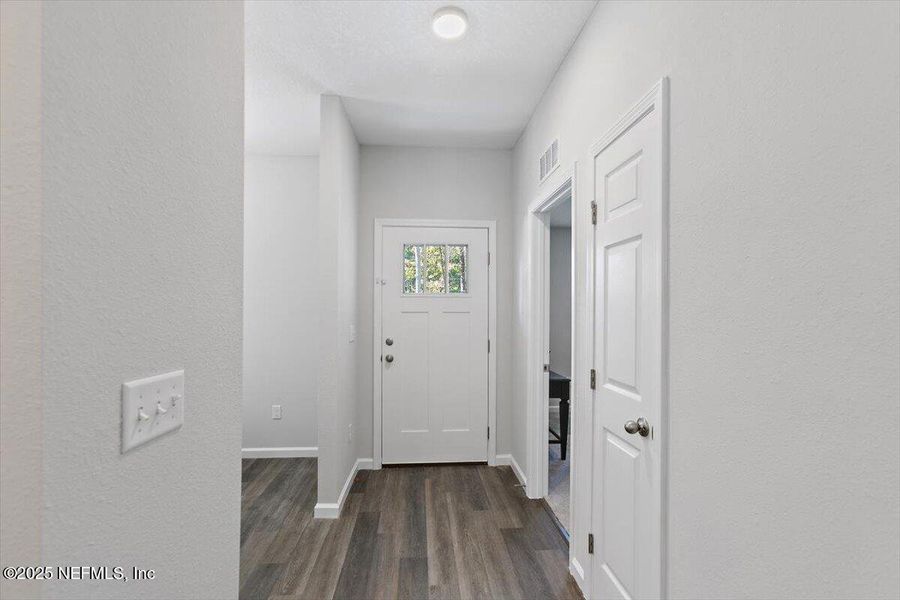 Spacious, unfurnished interior of a new home in , Jacksonville (Image 21).