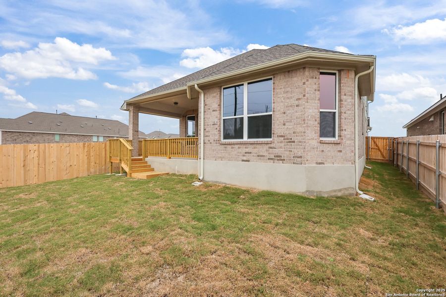 Exterior details and patio area of a home in Sunflower Ridge, New Braunfels (Image 22).