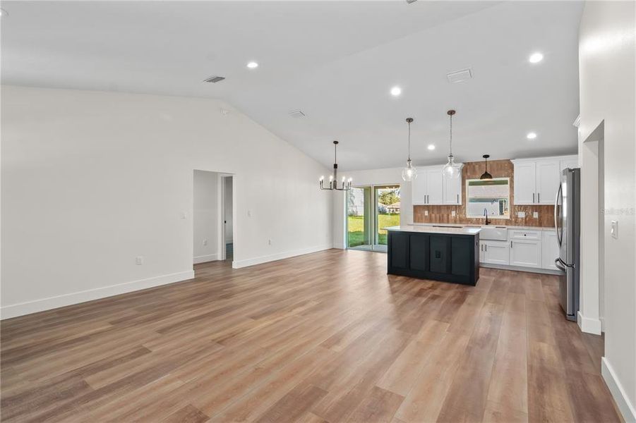 Spacious, unfurnished interior of a new home in , Dunnellon (Image 32).