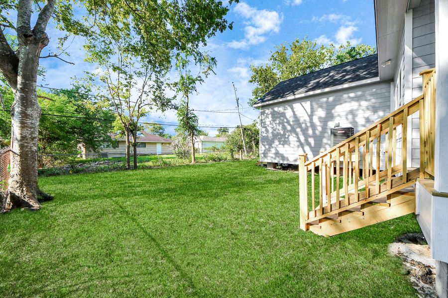 Exterior details and patio area of a home in , Houston (Image 23).