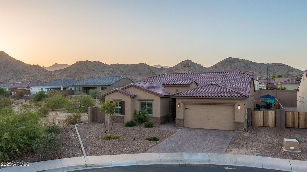 54) FRONT OF HOME 54) FRONT OF HOME