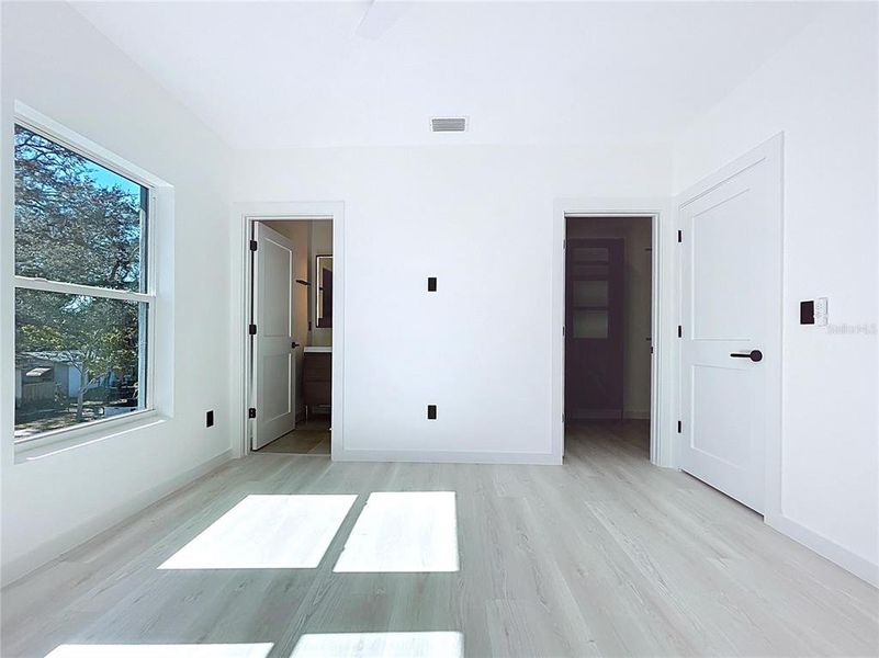 Spacious, unfurnished interior of a new home in , St. Petersburg (Image 70).