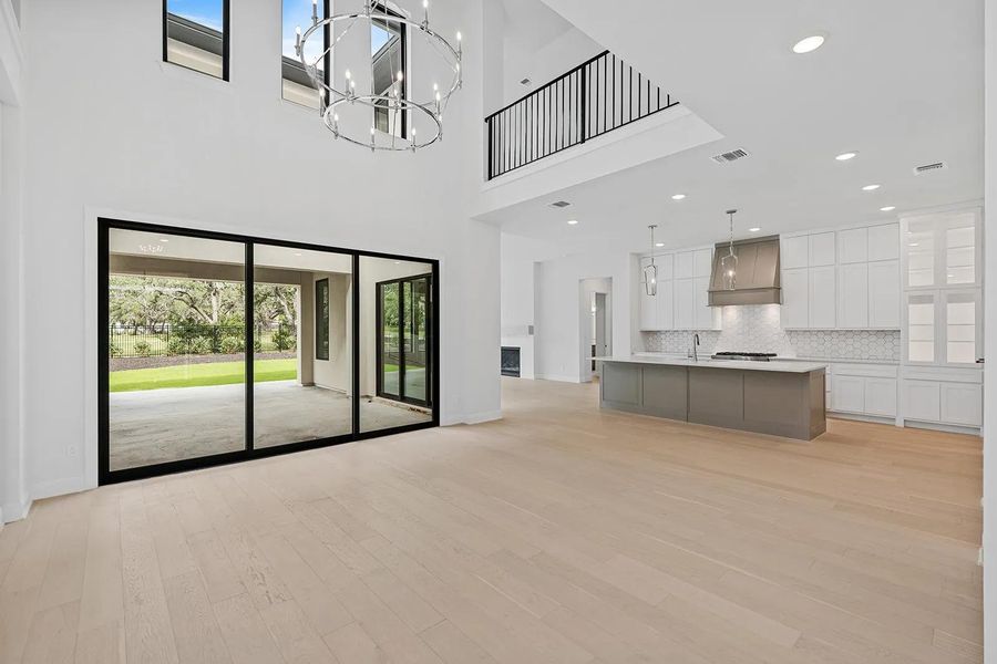 Lynmar II B Dining room