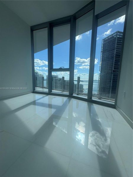 Spacious, unfurnished interior of a new home in , Miami (Image 18).