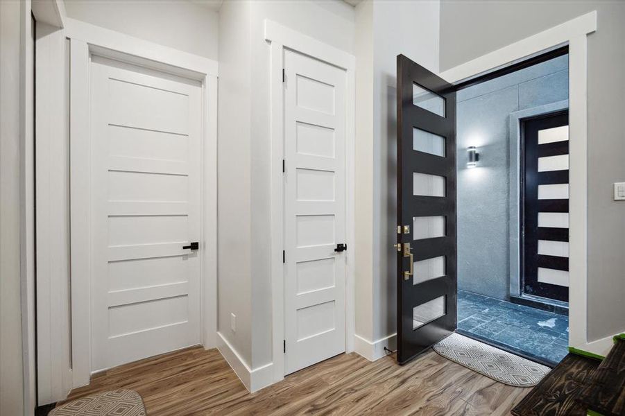 Foyer w coat closet