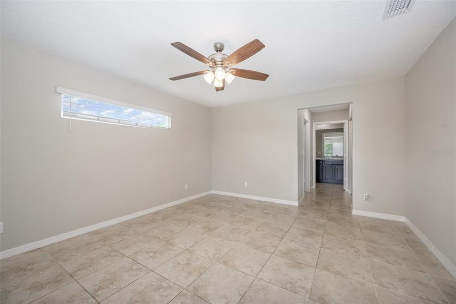 Spacious, unfurnished interior of a new home in , Palm Bay (Image 9).