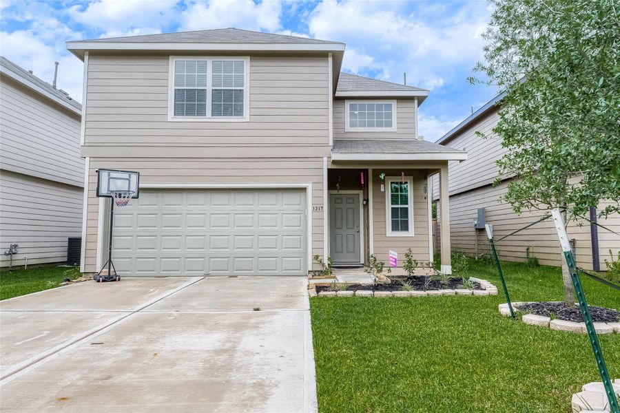 Front exterior of a new home in Cliffstone Hills, Conroe, TX, highlighting curb appeal (Image 24). Front exterior of a new home in Cliffstone Hills, Conroe, TX, highlighting curb appeal (Image 24).