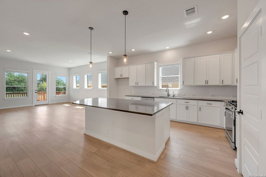 Furnished interior view inside a new home in Meyer Ranch – Select Reserve Series, New Braunfels (Image 8). Furnished interior view inside a new home in Meyer Ranch – Select Reserve Series, New Braunfels (Image 8).