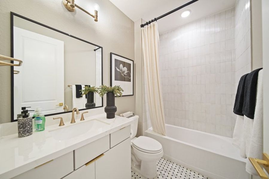 Furnished interior view inside a new home in Meridiana 40', 65', Iowa Colony (Image 34).