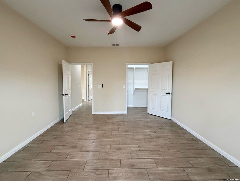 Spacious, unfurnished interior of a new home in , Poteet (Image 30).