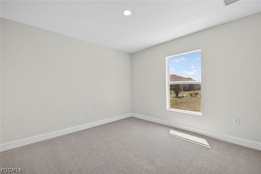 Spacious, unfurnished interior of a new home in Cape Coral, Cape Coral (Image 22).