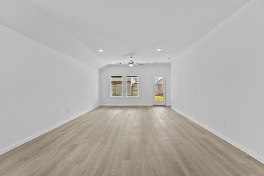 Spacious, unfurnished interior of a new home in Sunterra Lakes, Brookshire (Image 20). Spacious, unfurnished interior of a new home in Sunterra Lakes, Brookshire (Image 20).
