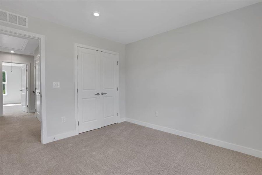 Spacious, unfurnished interior of a new home in Laurel Fields, Gainesville (Image 26).