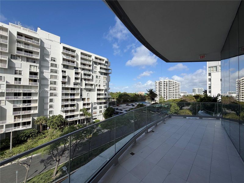 Condo located in Miami, FL showcasing its design and architecture (Image 21).