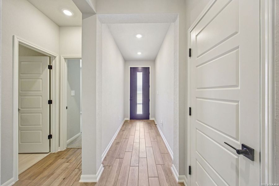 Spacious, unfurnished interior of a new home in Arcadia Ridge - Premier Series, San Antonio (Image 34).