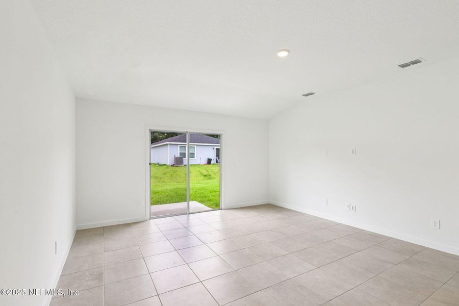 Spacious, unfurnished interior of a new home in Kings Crossing, Jacksonville (Image 11). Spacious, unfurnished interior of a new home in Kings Crossing, Jacksonville (Image 11).