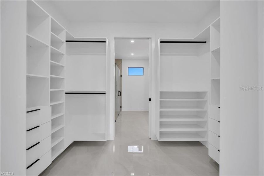 Spacious, unfurnished interior of a new home in , Lehigh Acres (Image 41).